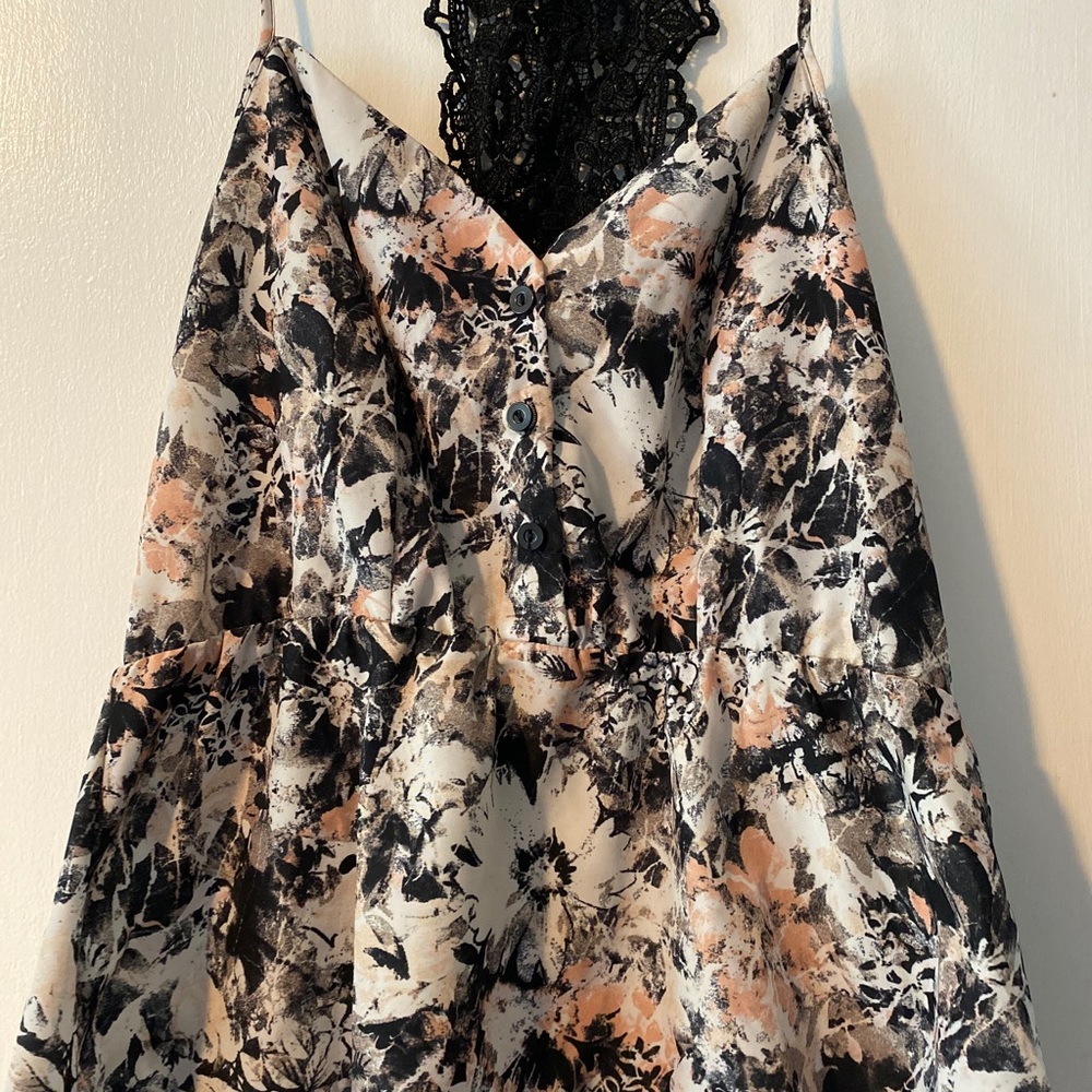 Floral Top - Picture 2 of 3